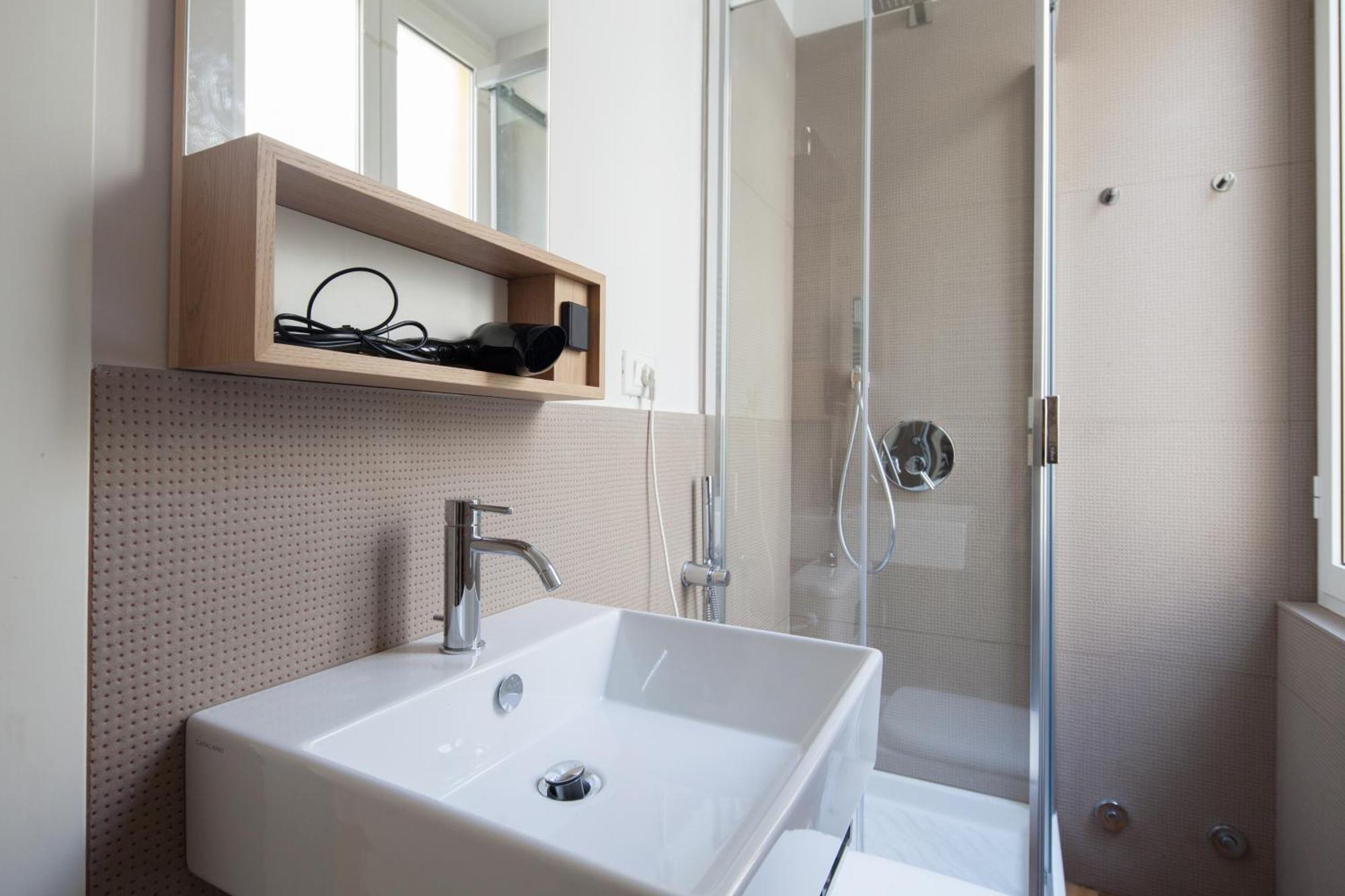 Cv5 - La Spezia City Center - Wide Modern Apartment Walking Distance To The Station To Cinque Terre - Big Terrace On The Roofs Buitenkant foto